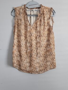 Ruffle Trim V-Neck Sleeveless Blouse in Tan Print
